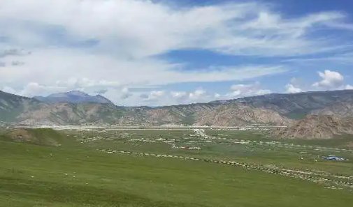 乌拉斯台查汗村产业概况